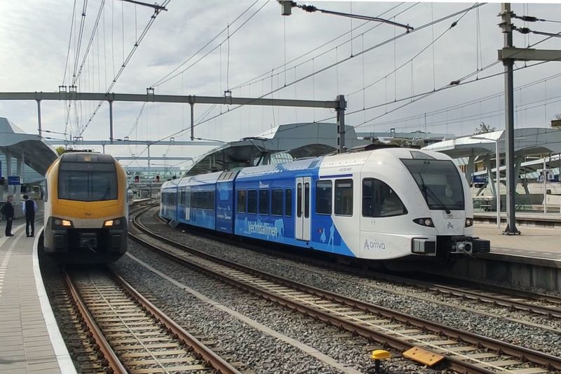Vechtdallijnen GTW tijdens Koningsdag op de lijn Arnhem - Zevenaar